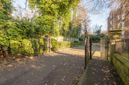 2 bedroom Flat to let in Gardenhurst, 45 Cardigan Road, Headingley, Leeds, LS6