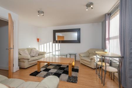 2 bedroom Flat to let in Gardenhurst, 45 Cardigan Road, Headingley, Leeds, LS6