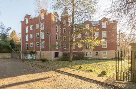 2 bedroom Flat to let in Gardenhurst, 45 Cardigan Road, Headingley, Leeds, LS6