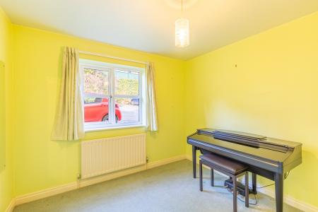 2 bedroom Flat for sale in The Belfry, Windmill Lane, Yeadon, Leeds, LS19