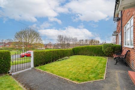 2 bedroom Semi-detached house for sale in Scott Hall Drive, Leeds, LS7