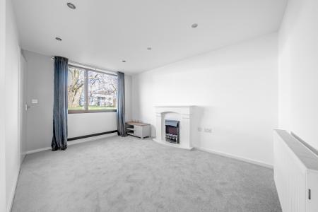 2 bedroom End of terrace house for sale in Woodbridge Green, Headingley, Leeds, LS6