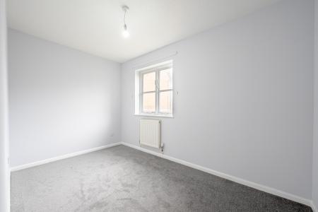 2 bedroom Town house for sale in Grange Close, Leeds, LS10