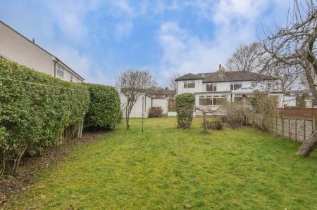 4 bedroom Semi-detached house to let in The Crescent, Alwoodley, Leeds, LS17