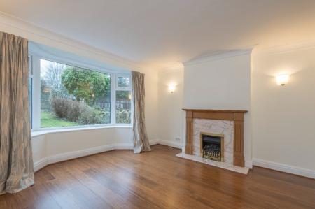 4 bedroom Semi-detached house to let in The Crescent, Alwoodley, Leeds, LS17