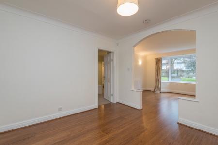 4 bedroom Semi-detached house to let in The Crescent, Alwoodley, Leeds, LS17