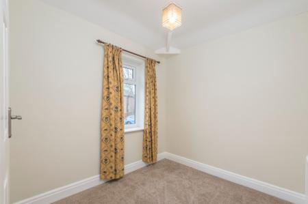 4 bedroom Semi-detached house to let in The Crescent, Alwoodley, Leeds, LS17