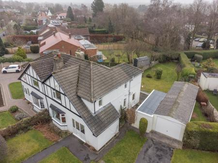 4 bedroom Semi-detached house to let in The Crescent, Alwoodley, Leeds, LS17