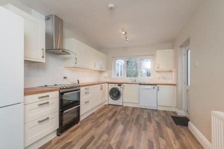 4 bedroom Semi-detached house to let in The Crescent, Alwoodley, Leeds, LS17