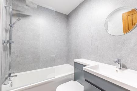 2 bedroom Flat to let in Low Lane, Horsforth, Leeds, LS18