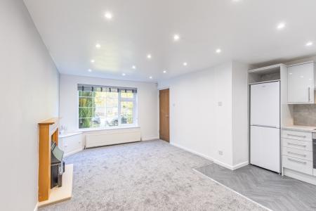 2 bedroom Flat to let in Low Lane, Horsforth, Leeds, LS18