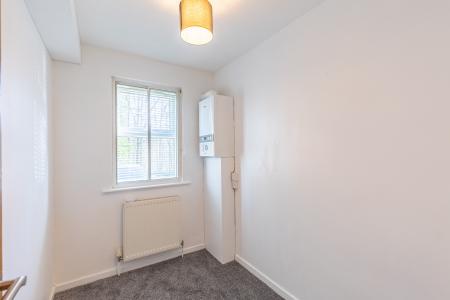 2 bedroom Flat to let in Low Lane, Horsforth, Leeds, LS18