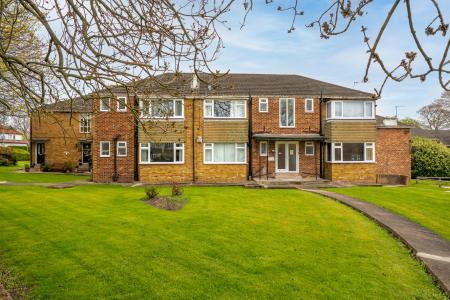 1 bedroom Flat for sale in Princes Court, Moortown, Leeds, LS17