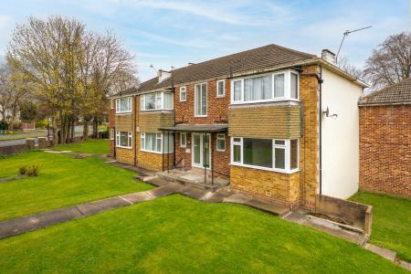 1 bedroom Flat for sale in Princes Court, Moortown, Leeds, LS17