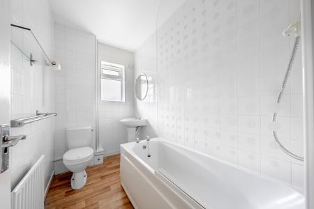 1 bedroom Flat for sale in Princes Court, Moortown, Leeds, LS17