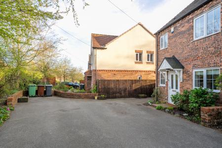 3 bedroom Semi-detached house for sale in Potternewton Mount, Leeds, LS7