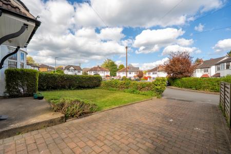 4 bedroom Semi-detached house for sale in Southlands Drive, Moortown, Leeds, LS17