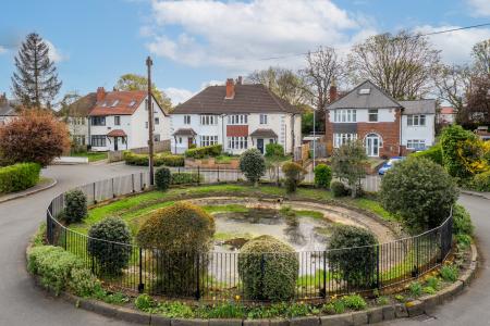 4 bedroom Semi-detached house for sale in Southlands Drive, Moortown, Leeds, LS17
