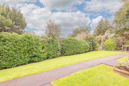 2 bedroom Flat for sale in Hillside Court, Hawkhills, Chapel Allerton, Leeds, LS7