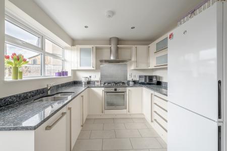 3 bedroom Semi-detached house for sale in Red Lodge Close, Oakwood, Leeds, LS8