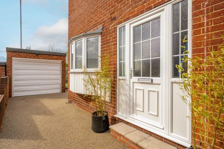 3 bedroom Semi-detached house for sale in Red Lodge Close, Oakwood, Leeds, LS8