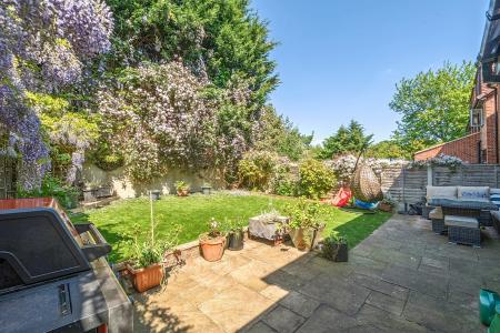 4 bedroom Semi-detached house for sale in Hawkhills, Chapel Allerton, Leeds, LS7