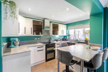 4 bedroom Semi-detached house for sale in Hawkhills, Chapel Allerton, Leeds, LS7