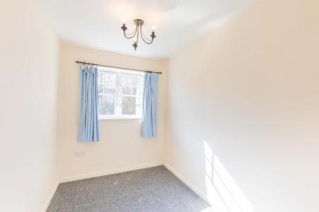 2 bedroom Flat to let in Helmsley Court, Middleton, Leeds, LS10