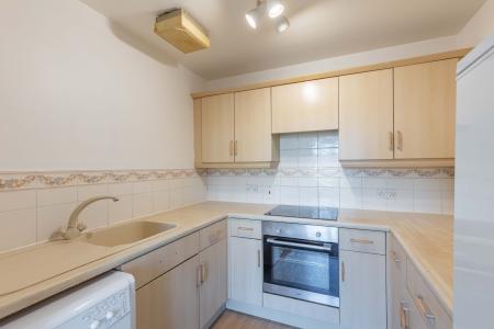 2 bedroom Flat to let in Helmsley Court, Middleton, Leeds, LS10