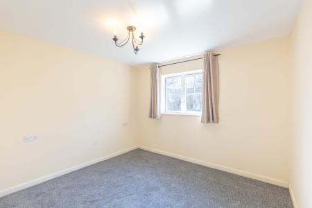2 bedroom Flat to let in Helmsley Court, Middleton, Leeds, LS10