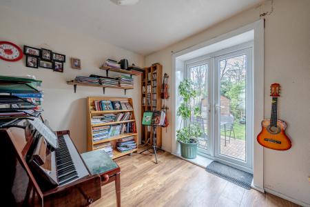 4 bedroom Semi-detached house for sale in King Alfreds Walk, Moortown, Leeds, LS6