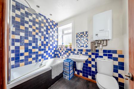 4 bedroom Semi-detached house for sale in King Alfreds Walk, Moortown, Leeds, LS6