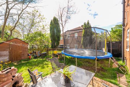 4 bedroom Semi-detached house for sale in King Alfreds Walk, Moortown, Leeds, LS6