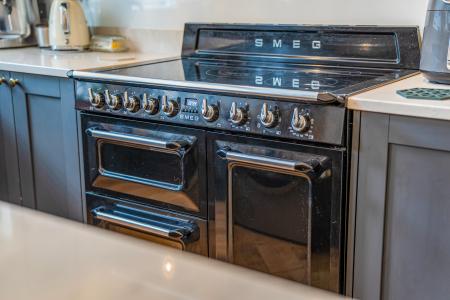 2 bedroom Apartment to let in Newton Villas, School Lane, Chapel Allerton, Leeds, LS7