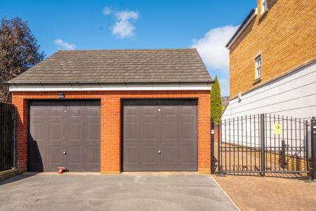 3 bedroom Town house for sale in Mansion Gate Drive, Chapel Allerton, Leeds, LS7