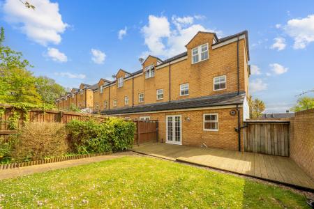 3 bedroom End of terrace house for sale in Charnley Drive, Chapel Allerton, Leeds, LS7