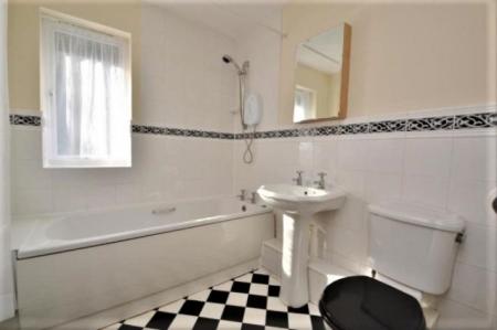 4 bedroom Detached house to let in Pickard Bank, Meanwood, Leeds, LS6