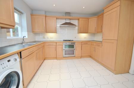 4 bedroom Town house to let in Mansion Gate Square, Chapel Allerton, Leeds, LS7