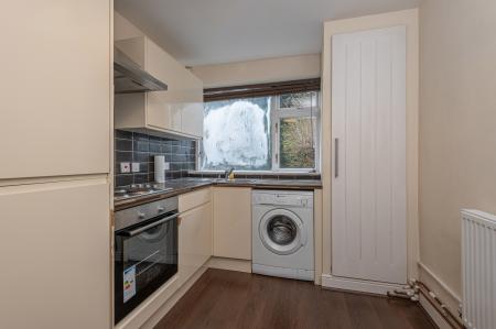 2 bedroom Flat to let in Ash Grove, Leeds, LS6