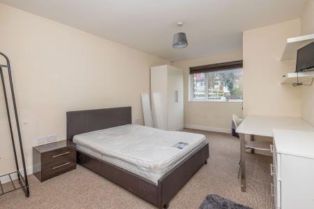 2 bedroom Flat to let in Ash Grove, Leeds, LS6