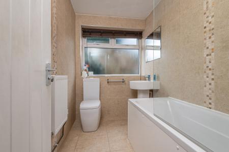 2 bedroom Flat to let in Ash Grove, Leeds, LS6