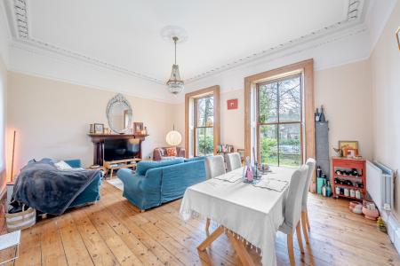 2 bedroom Flat for sale in Harrogate Road, Chapel Allerton, Leeds, LS7