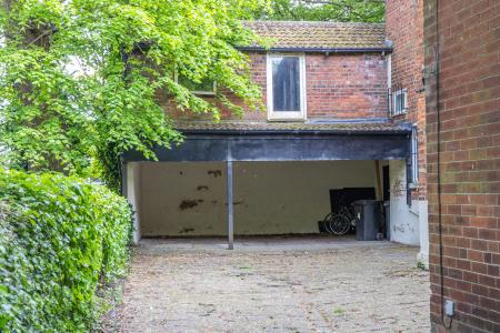 2 bedroom Flat for sale in 80 Harrogate Road, Chapel Allerton, Leeds, LS7