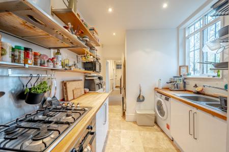 2 bedroom Flat for sale in Harrogate Road, Chapel Allerton, Leeds, LS7
