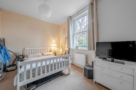 2 bedroom Flat for sale in Harrogate Road, Chapel Allerton, Leeds, LS7