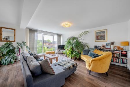 2 bedroom Flat for sale in Beverley Court, Shadwell Lane, Moortown, Leeds, LS17