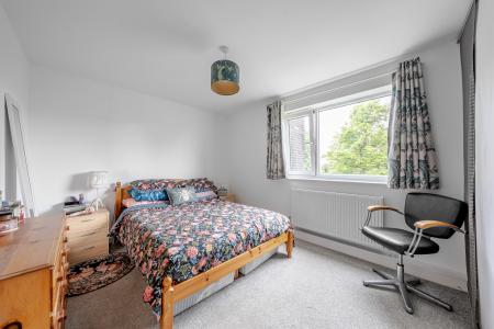 2 bedroom Flat for sale in Beverley Court, Shadwell Lane, Moortown, Leeds, LS17