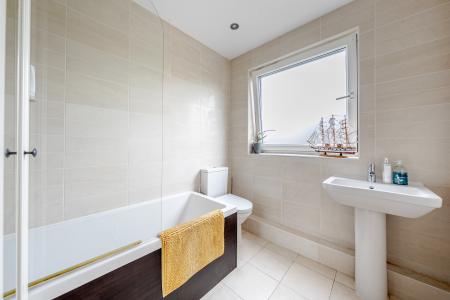 2 bedroom Flat for sale in Beverley Court, Shadwell Lane, Moortown, Leeds, LS17