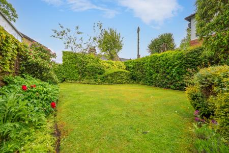 2 bedroom Flat for sale in Beverley Court, Shadwell Lane, Moortown, Leeds, LS17
