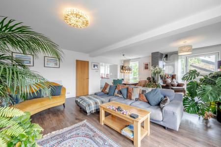 2 bedroom Flat for sale in Beverley Court, Shadwell Lane, Moortown, Leeds, LS17
